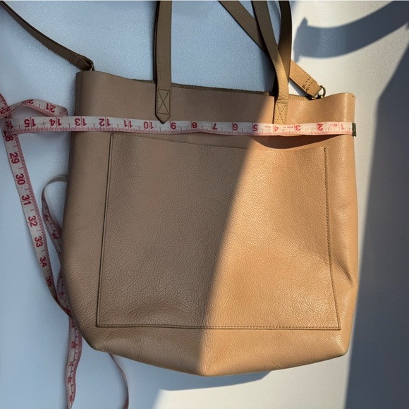 Elegant Tan Leather Tote Bag - Picture 9 of 10